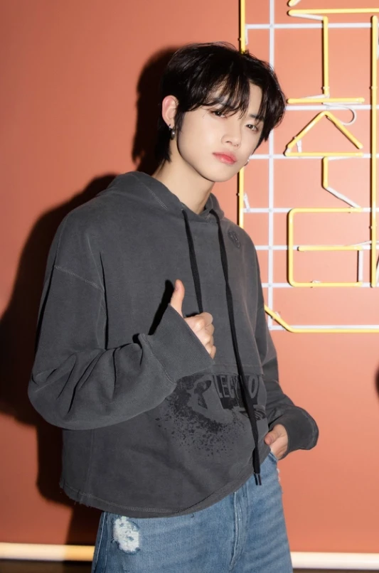 Grey Cropped Drawstring Hoodie | Yeonjun - TXT 6 Grey Cropped Drawstring Hoodie | Yeonjun - TXT - Image 4