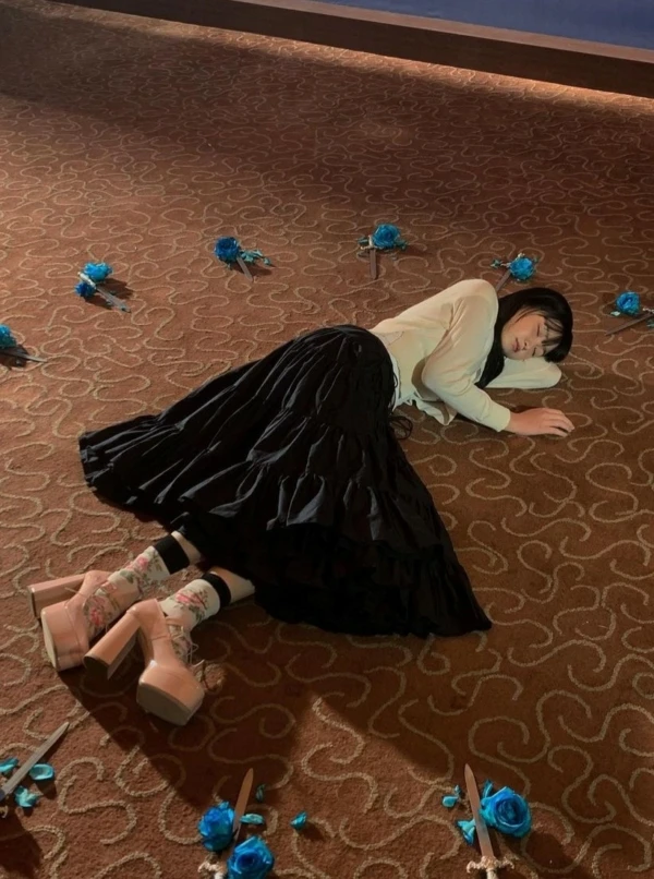 Black Flowy Long Skirt | Yeri - Red Velvet 9 Black Flowy Long Skirt | Yeri - Red Velvet - Image 7