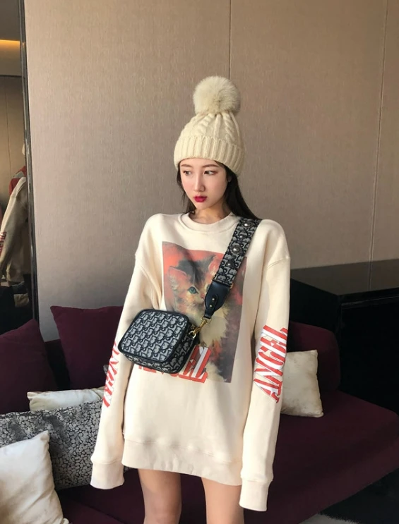 Amped Apparel 22 Amped Apparel -Amped Apparel Yunhyeong iKON Beige Cat Painting Sweatshirt 4