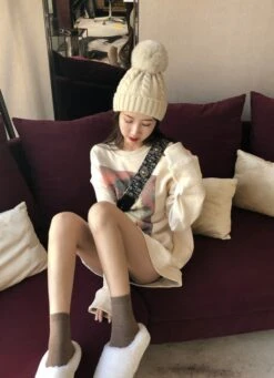 Beige Cat Painting Sweatshirt | Yunhyeong - IKON 15 Beige Cat Painting Sweatshirt | Yunhyeong - IKON -Amped Apparel Yunhyeong iKON Beige Cat Painting Sweatshirt 5